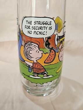 Peanuts Comic Vintage Glass with Linus Design - Colorful Cartoon
